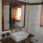 Queen Zita 130 M2 Near Chain Bridge Lejlighed *
