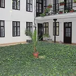 Queen Zita 130 M2 Near Chain Bridge Lejlighed *
