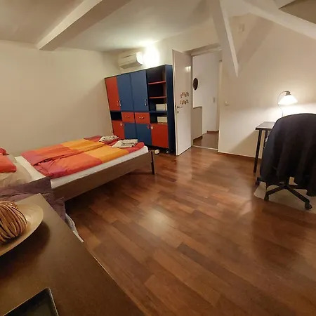 Queen Zita 130 M2 Near Chain Bridge