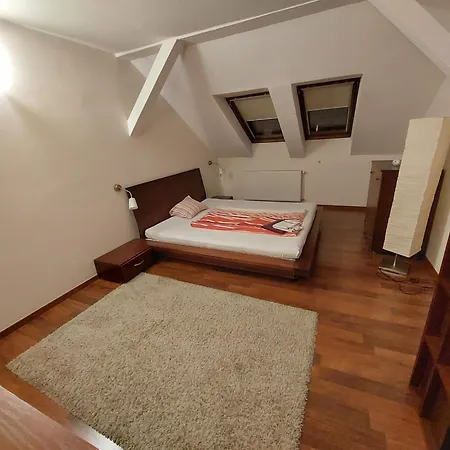 Appartamento Queen Zita 130 M2 Near Chain Bridge