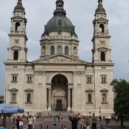 Queen Zita 130 M2 Near Chain Bridge شقة