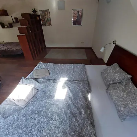 Queen Zita Apt 130 M2 Near Chain Bridge Apartment *