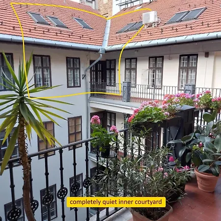 Queen Zita Apt 130 M2 Near Chain Bridge Apartment