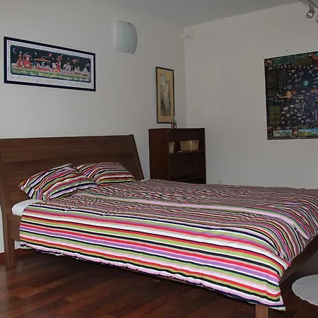 Queen Zita Apt 130 M2 Near Chain Bridge