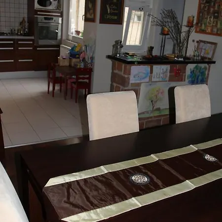 Queen Zita Apt 130 M2 Near Chain Bridge *