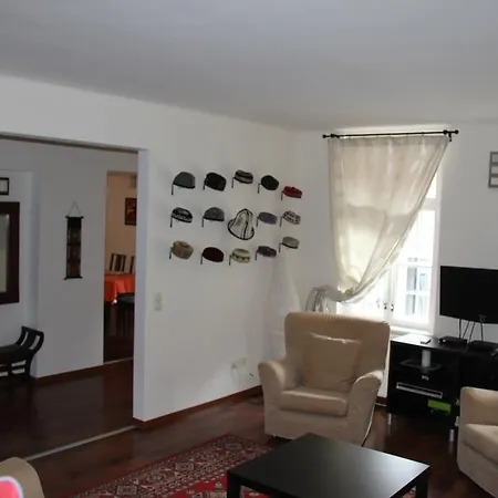 Queen Zita Apt 130 M2 Near Chain Bridge