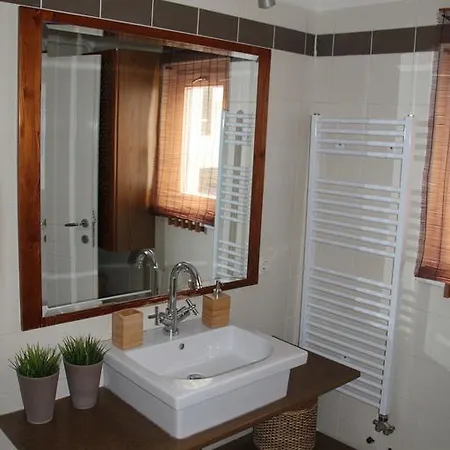Queen Zita 130 M2 Near Chain Bridge Apartamento *