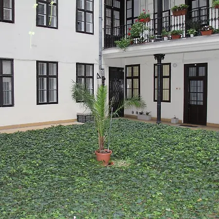 Queen Zita 130 M2 Near Chain Bridge Apartamento *