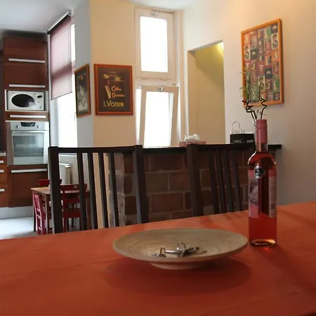 Queen Zita 130 M2 Near Chain Bridge Apartamento *