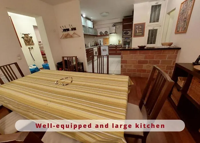 Queen Zita 130 M2 Near Chain Bridge * بودابست