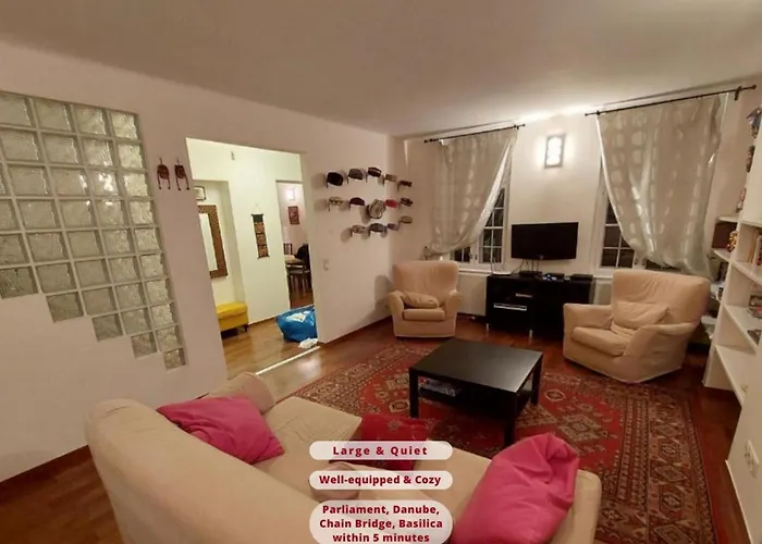 Queen Zita 130 M2 Near Chain Bridge بودابست