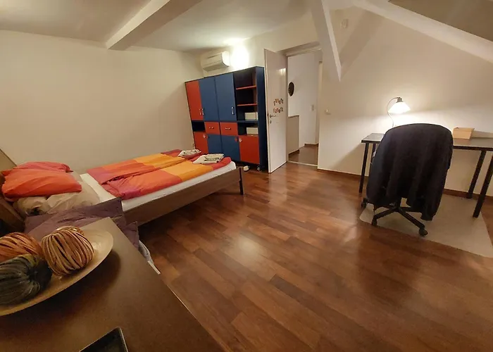 Queen Zita 130 M2 Near Chain Bridge