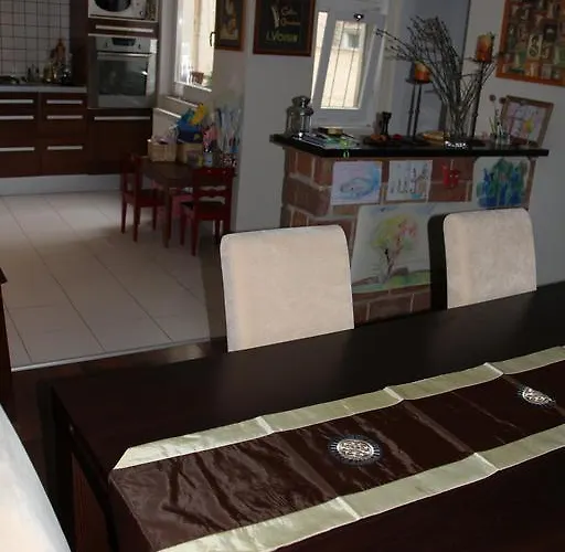 Queen Zita 130 M2 Near Chain Bridge *
