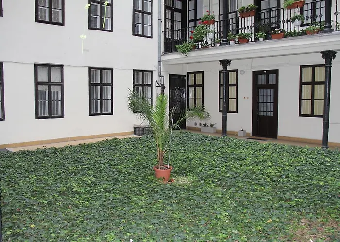 Queen Zita 130 M2 Near Chain Bridge شقة *
