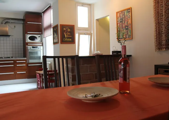 Queen Zita 130 M2 Near Chain Bridge شقة *