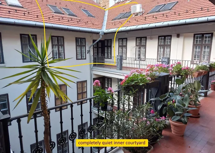 Queen Zita Apt 130 M2 Near Chain Bridge Apartment